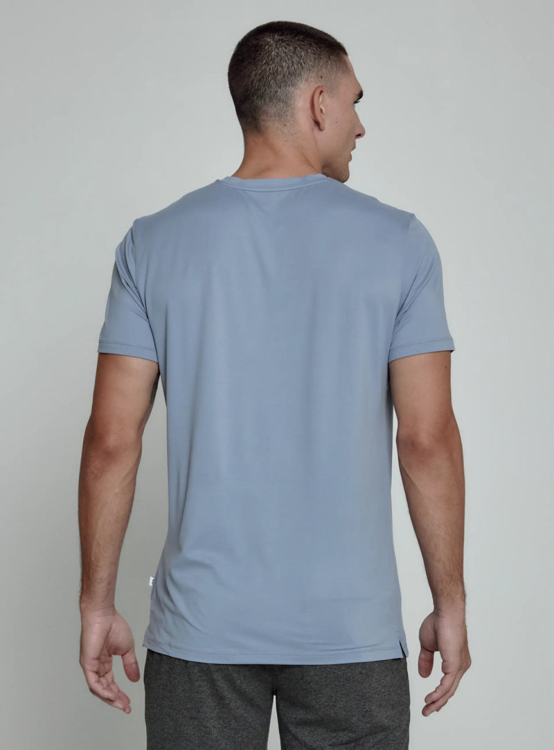 7Diamonds Core™ V-Neck Tee in Thundercloud